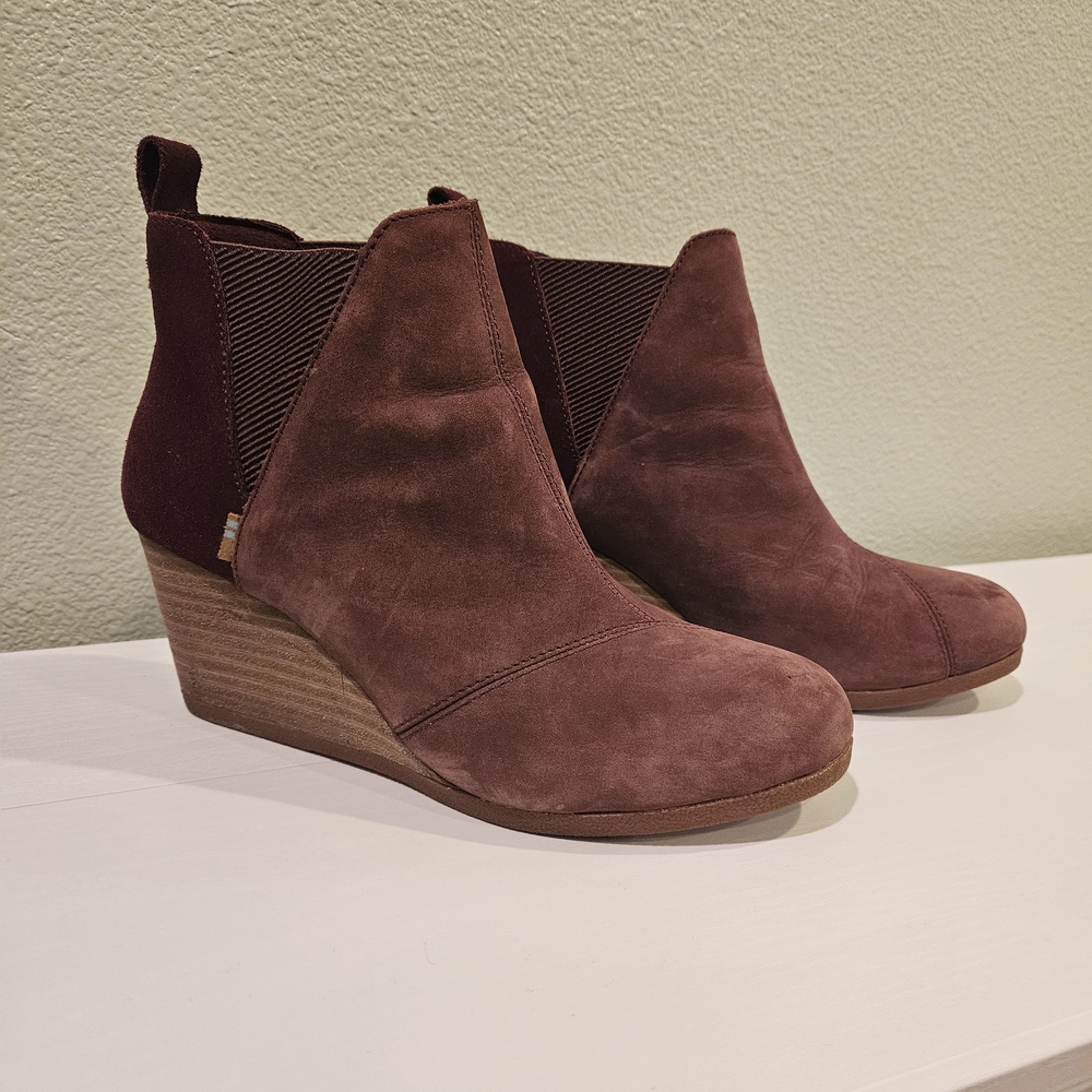Toms Kelsey Burgundy Suede Ankle Booties